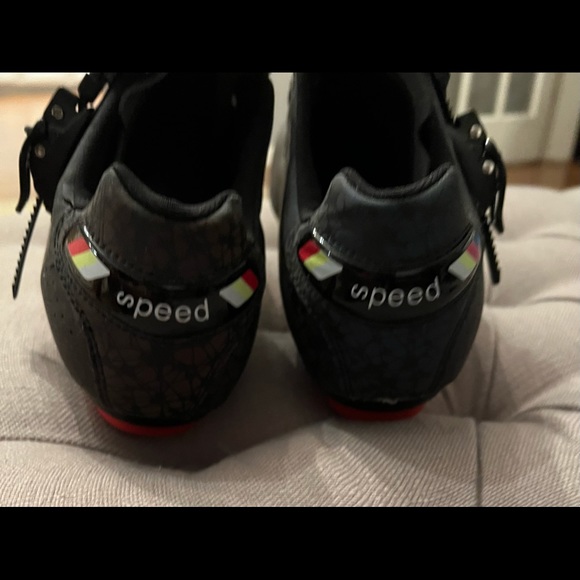 Brand new never worn Mens Spin shoes size 12.5/47 with Delta cleats - Picture 3 of 4